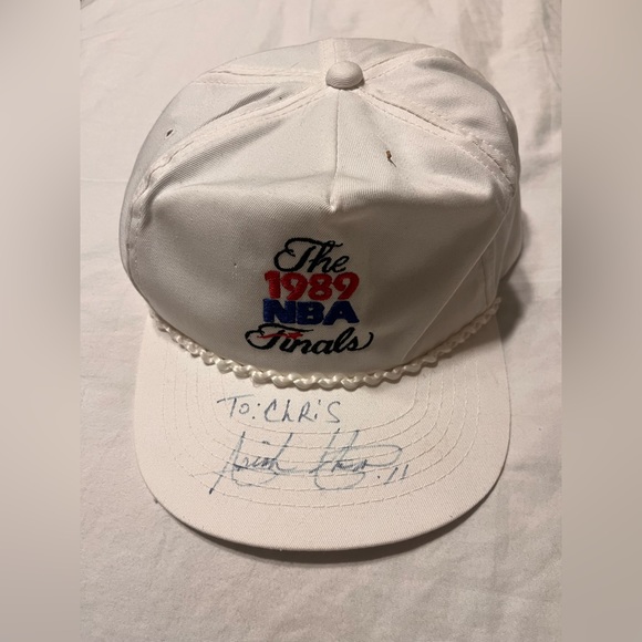 Isaiah Thomas Pistons Autographed Hat 1989 NBA Finals - Picture 1 of 2